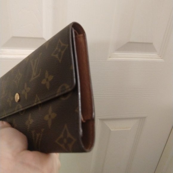 Louis Vuitton Monogram International Wallet - Picture 5 of 14